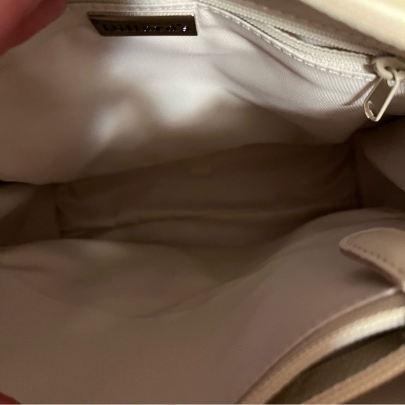 Dillards vintage Leather Ivory Purse
Perforated Diamond Pattern - Picture 11 of 13